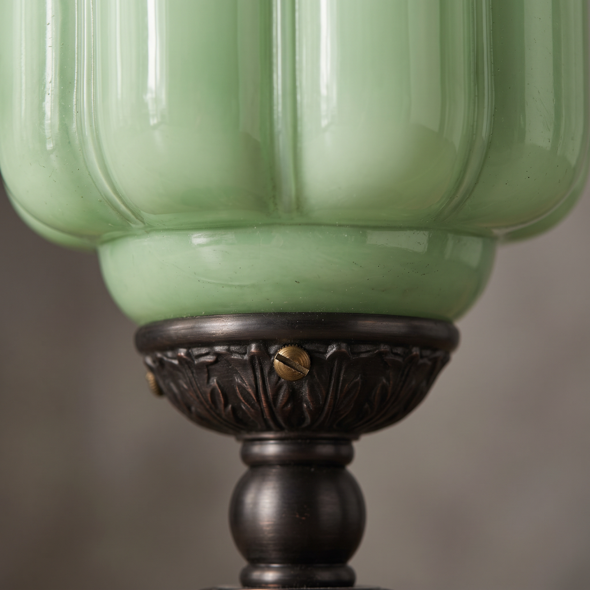 Vintage Glass Eloise Table Lamp (black / green) detail close-up