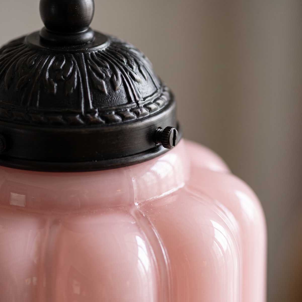 Vintage Glass Eloise Table Lamp (black / pink) detail close-up
