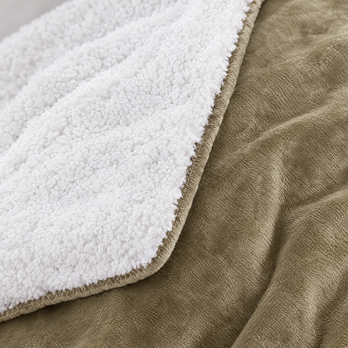 Reversible Sherpa Fleece Blanket for Bed & Couch - 11 - close-up detail