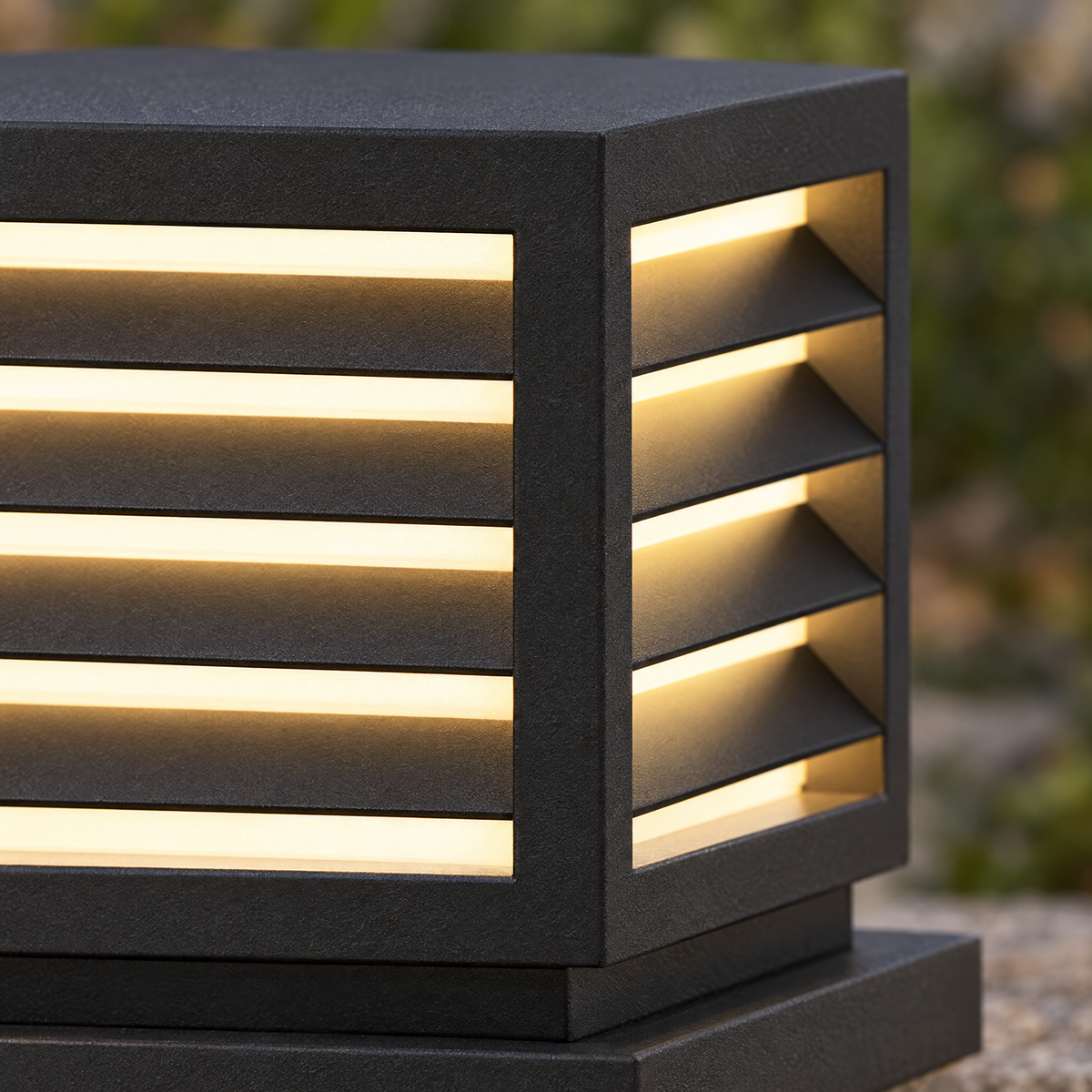 Waterproof Outdoor Pillar Light with Solar LED (Hardwired) – close-up detail