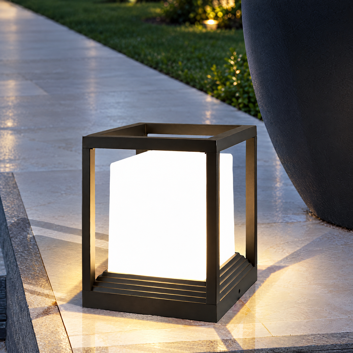 Solar Garden Pedestal Light, 3-Color LED