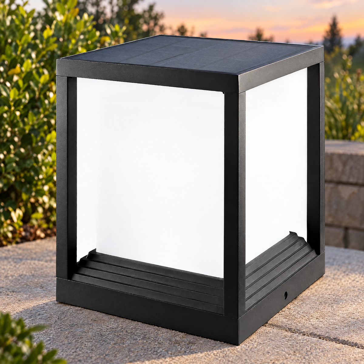 Solar Garden Pedestal Light, 3-Color LED